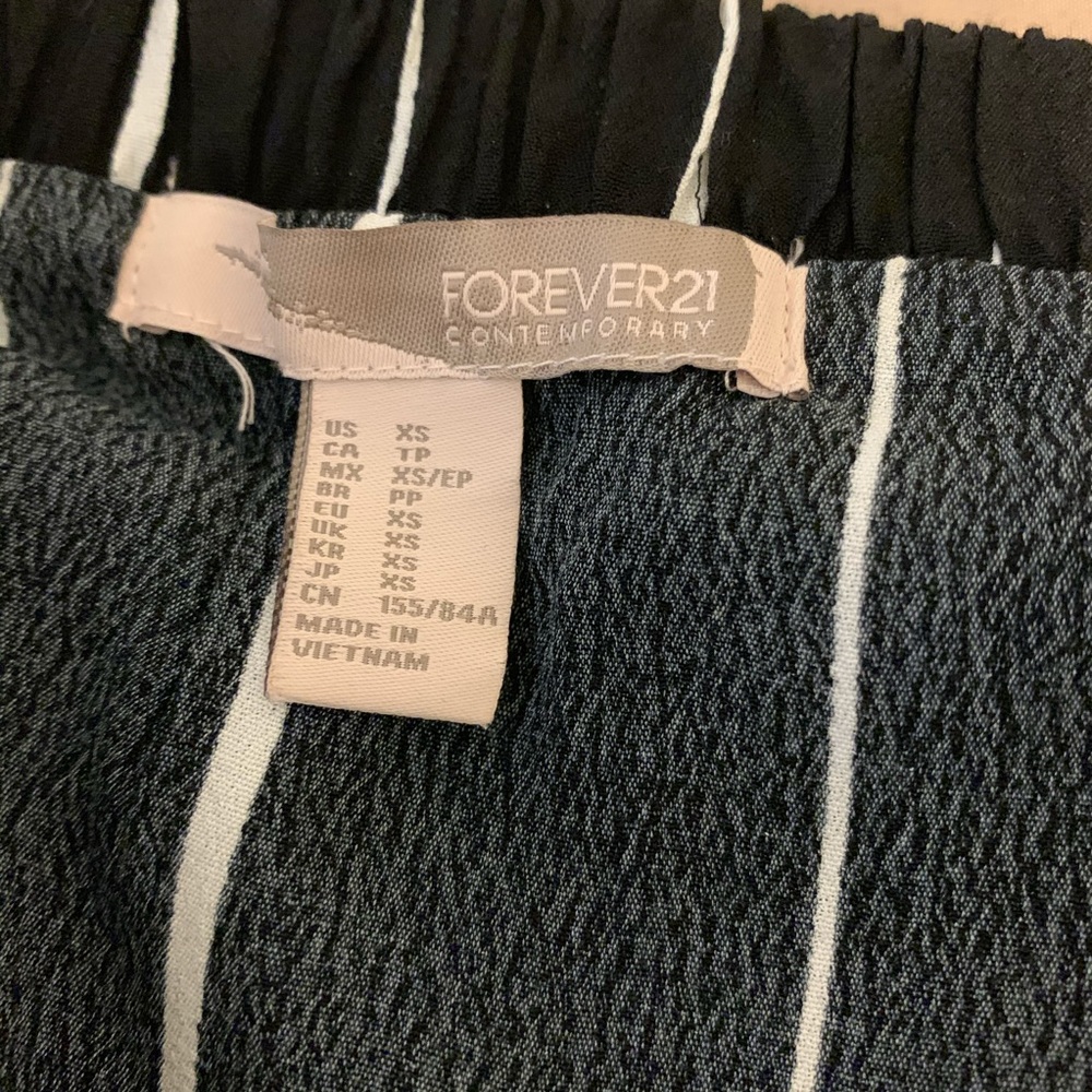 NWOT Off shoulder stripe dress Size XS - Picture 4 of 4